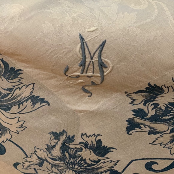 Tablecloth Damask White and Blue,  52”x52” Vintage - Picture 5 of 7